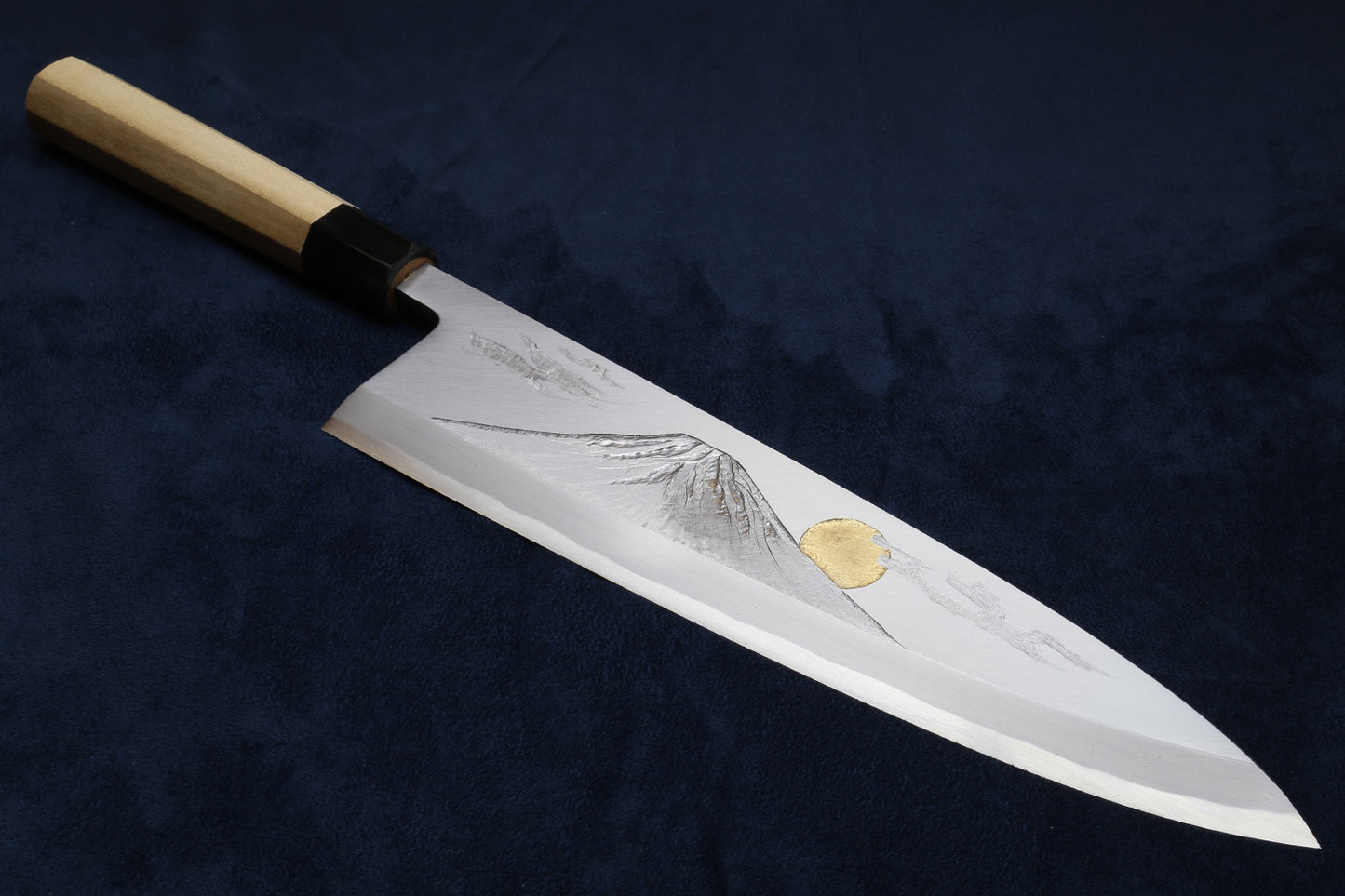 Yoshihiro Kasumi White Steel Deba Fish Fillet Knife – Hand-Etched Gold 'MOUNT FUJI', Limited Edition, 300mm (Magnolia Handle)