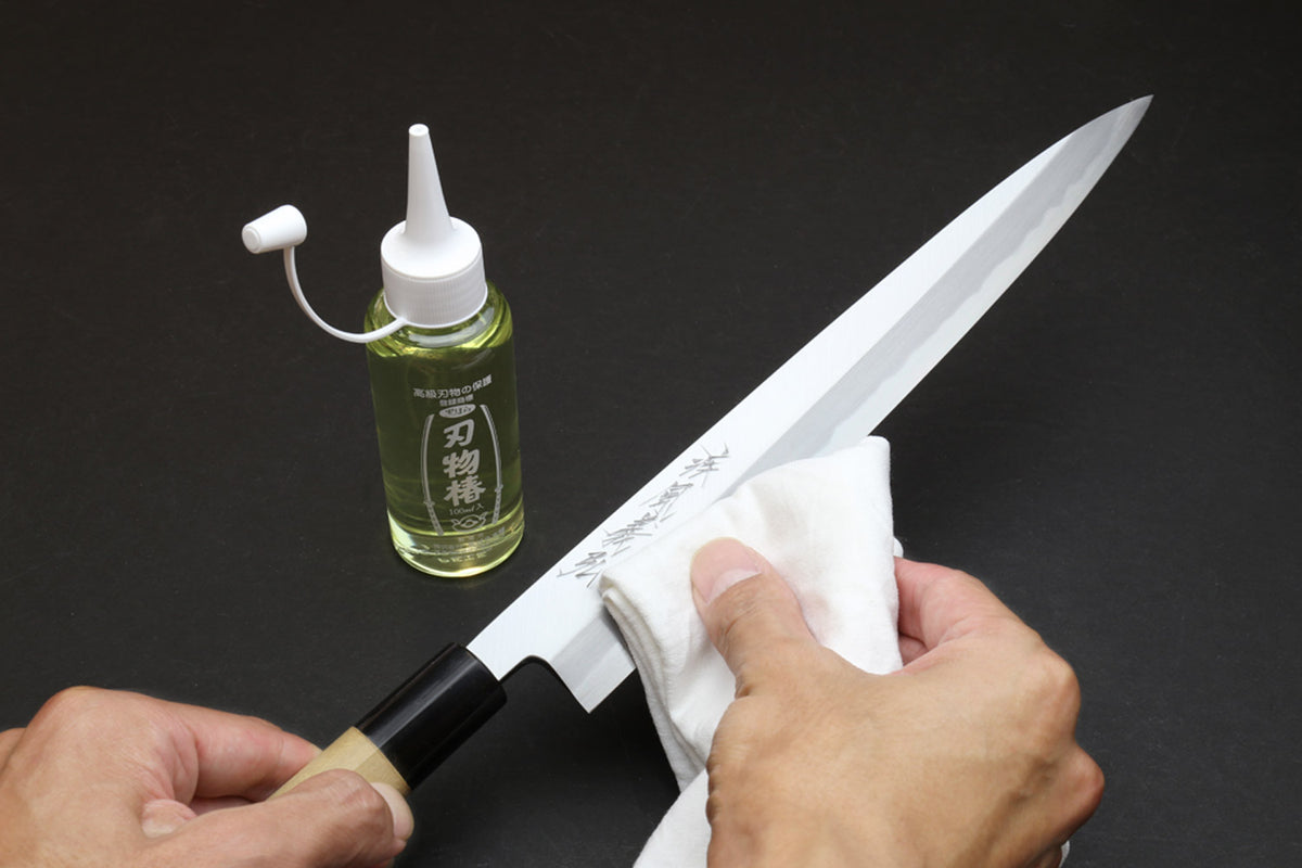 Rust eraser set with oil bottle and cleaning cloth, shown with eraser block